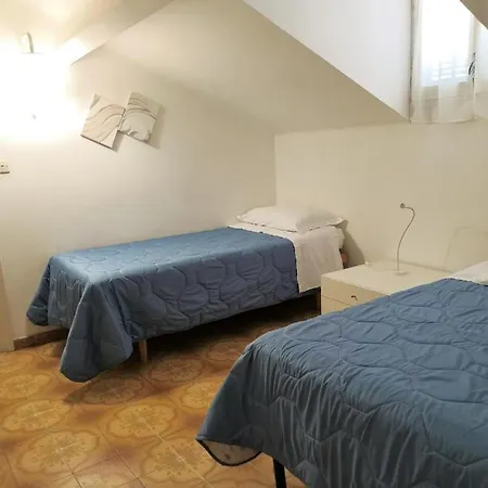 With 3 Bedrooms In With Wonderful Sea View Terrace And Wifi 40 M From The Beach Lägenhet *